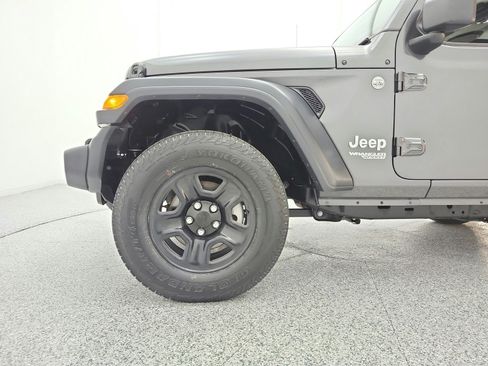 Used 2018 Jeep Wrangler Sport AWD/4WD image 16