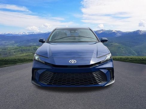 Used 2025 Toyota Camry SE AWD/4WD image 9