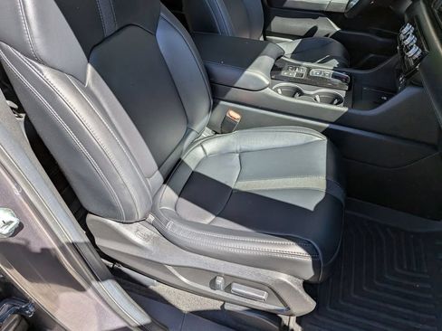 Used 2025 Honda Pilot Touring image 32