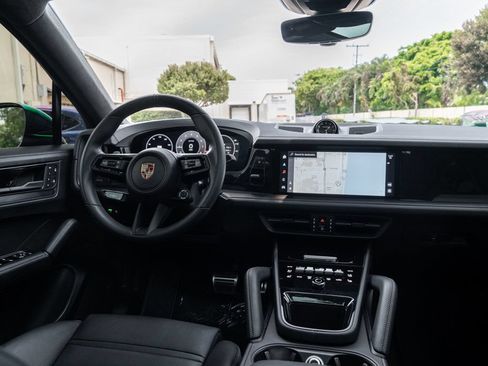 Used 2025 Porsche Cayenne GTS AWD/4WD image 25