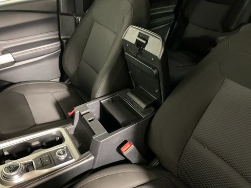 Used 2022 Ford Explorer XLT AWD/4WD image 30