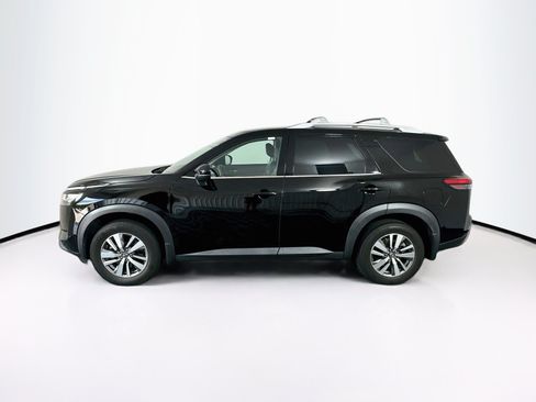 Used 2023 Nissan Pathfinder SL w/ Black Appearance Package FWD image 4