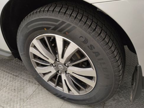 Used 2018 Nissan Pathfinder SL AWD/4WD image 31