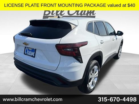 Used 2024 Chevrolet Trax LS w/ Driver Confidence Package FWD image 4