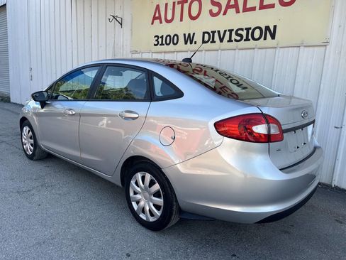 Used 2013 Ford Fiesta SE image 6