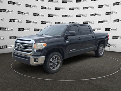 Used 2016 Toyota Tundra SR5 w/ SR5 Upgrade Package AWD/4WD image 2