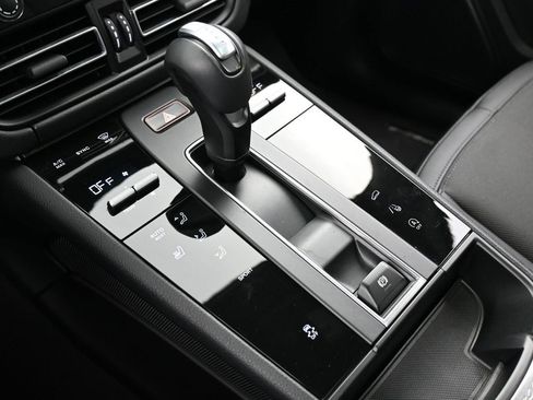 Certified 2025 Porsche Macan image 21