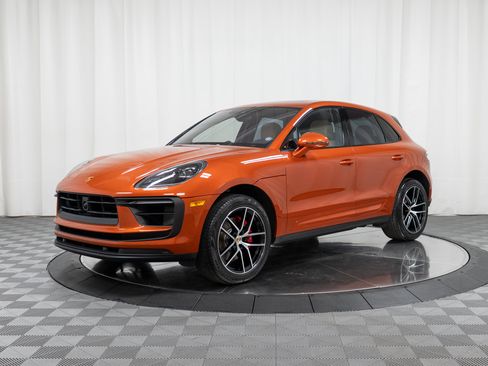 Certified 2024 Porsche Macan S AWD/4WD image 1