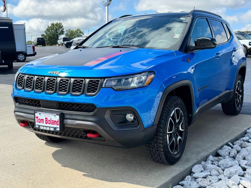 Used 2025 Jeep Compass Trailhawk AWD/4WD image 8