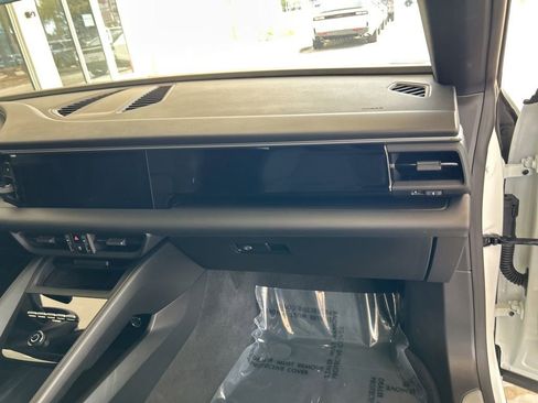 Used 2025 Porsche Macan Electric image 22