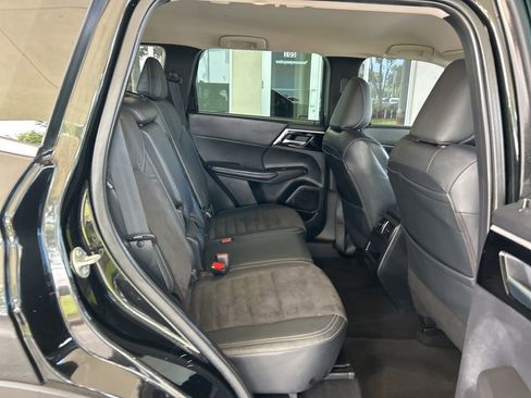 Used 2023 Mitsubishi Outlander SE FWD image 26