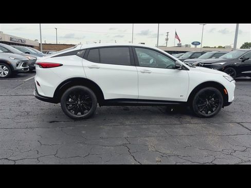 Used 2025 Buick Envista Sport Touring w/ Convenience I Package FWD image 9