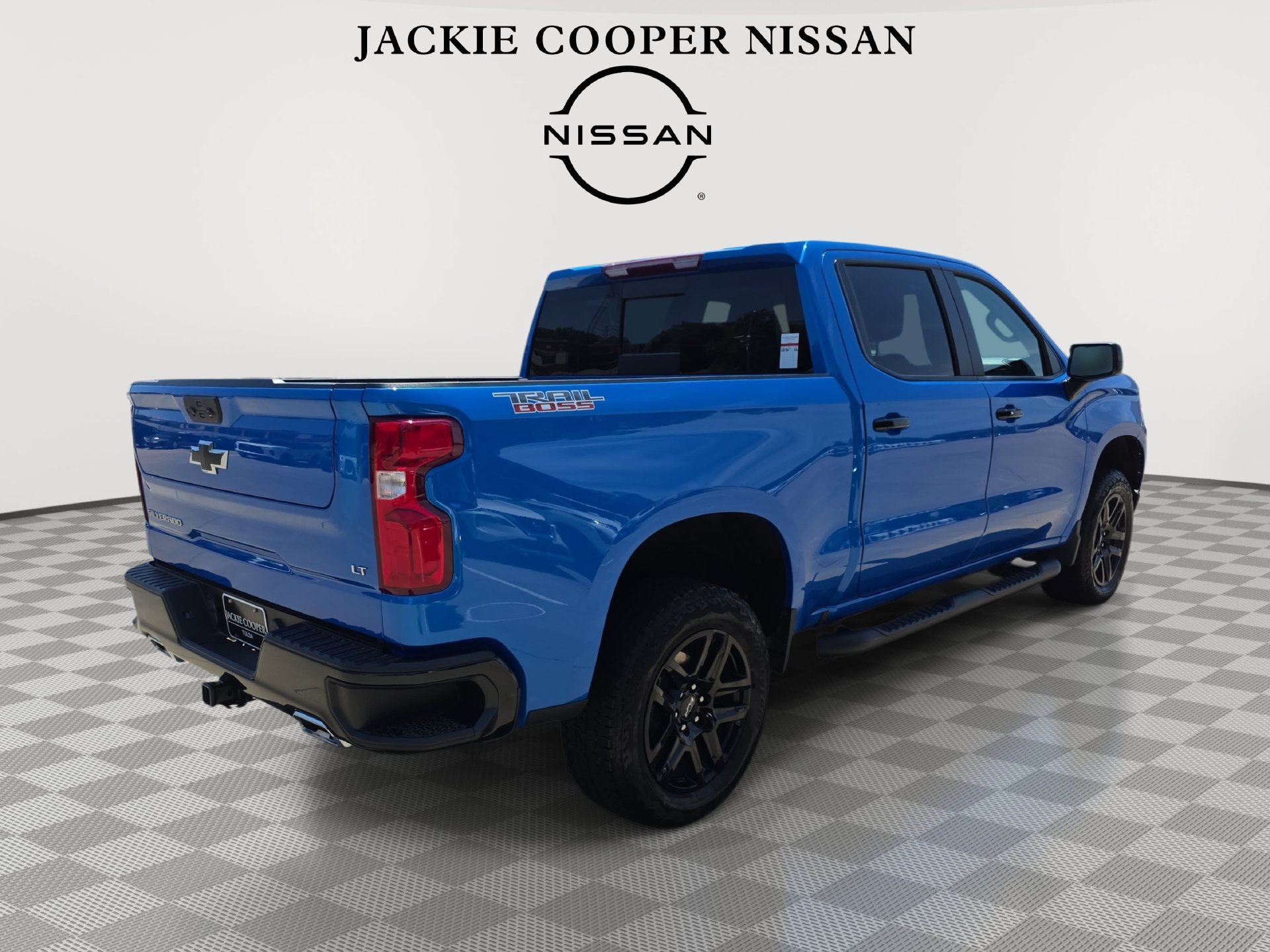 Used 2025 Chevrolet Silverado 1500 LT Trail Boss w/ Convenience Package II AWD/4WD image 5