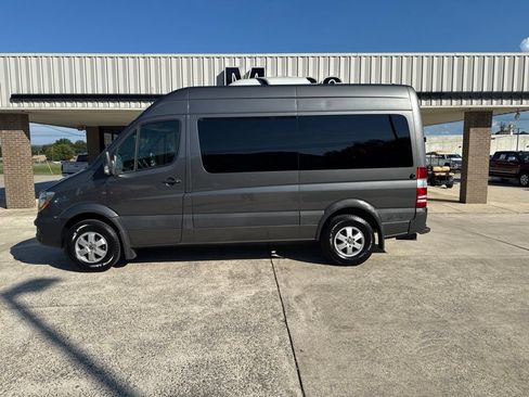 Used 2018 Mercedes-Benz Sprinter 2500 image 7