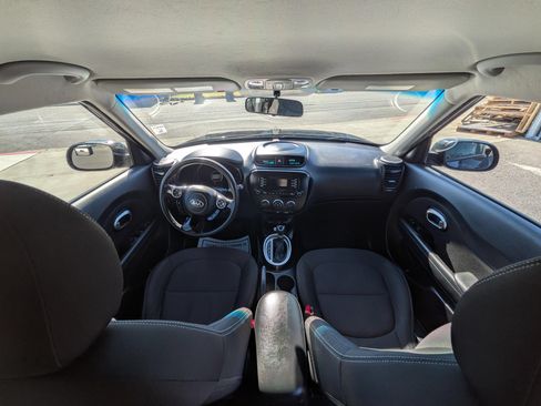 Used 2015 Kia Soul FWD image 9