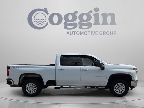 Used 2022 Chevrolet Silverado 2500 LTZ w/ Safety Package AWD/4WD image 6