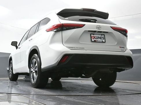 Used 2023 Toyota Highlander XLE FWD image 56