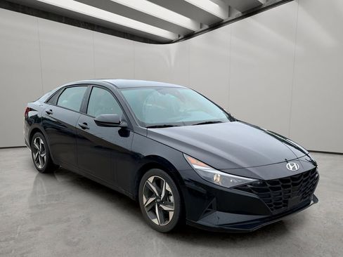 Used 2023 Hyundai Elantra SEL w/ Convenience Package FWD image 7