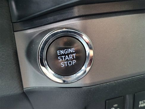 Used 2020 Toyota Tacoma TRD Sport image 9