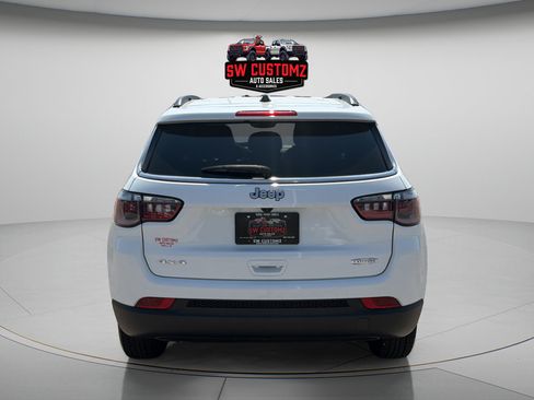 Used 2024 Jeep Compass Latitude AWD/4WD image 6