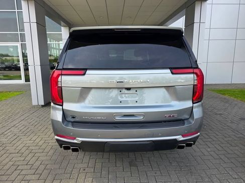 Used 2025 GMC Yukon Denali AWD/4WD image 3