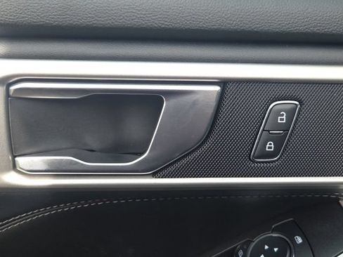 Used 2024 Ford Explorer XLT AWD/4WD image 23