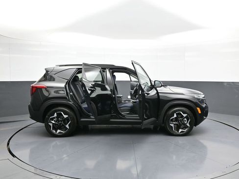 Certified 2025 Kia Seltos S AWD/4WD image 41
