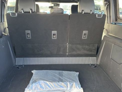 Used 2024 Ford Bronco Wildtrak image 40
