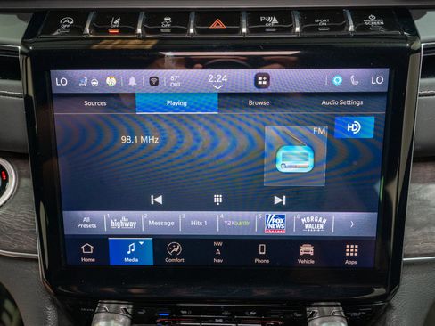 Used 2022 Jeep Grand Cherokee Overland RWD image 21