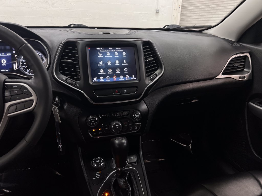 Used 2022 Jeep Cherokee Latitude w/ Sun & Sound Group AWD/4WD image 17