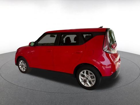 Used 2025 Kia Soul LX w/ LX Technology Package FWD image 8