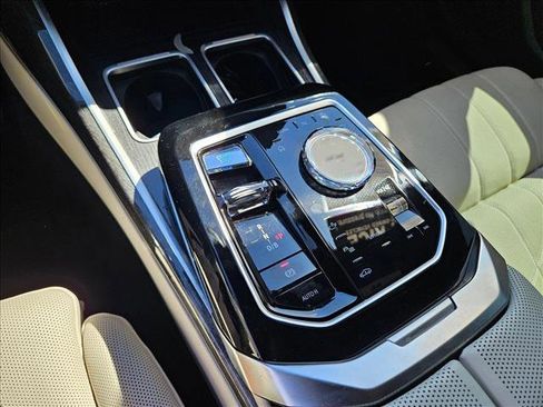 Certified 2023 BMW i7 xDrive60 image 14