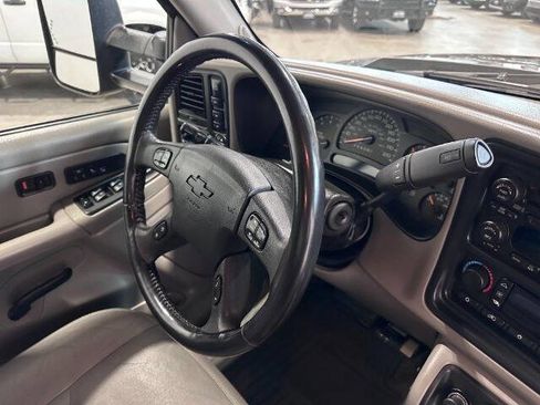 Used 2007 Chevrolet Silverado 2500 LT w/ Heavy-Duty Power Package image 14