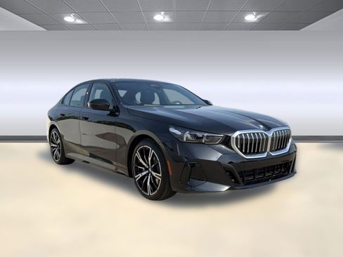 New 2026 BMW 530i w/ M Sport Package RWD image 6