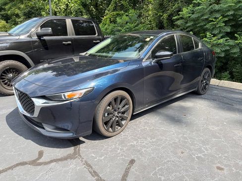 Used 2025 MAZDA MAZDA3 s FWD image 2