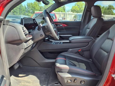 Used 2025 Chevrolet Traverse RS w/ LPO, Floor Liner Package FWD image 8