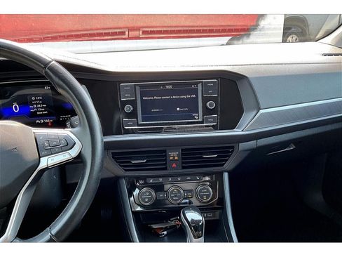 Used 2024 Volkswagen Jetta SE FWD image 7
