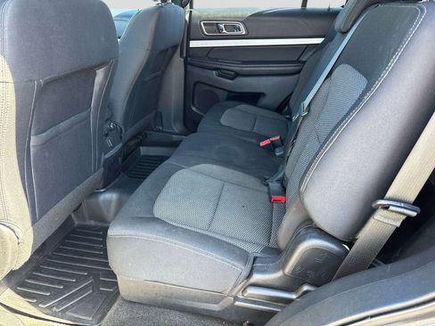 Used 2017 Ford Explorer XLT AWD/4WD image 9