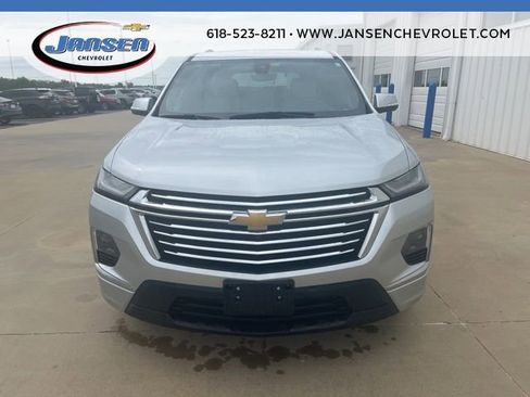 Used 2022 Chevrolet Traverse Premier image 2