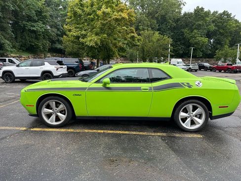 Used 2015 Dodge Challenger R/T Plus RWD image 2