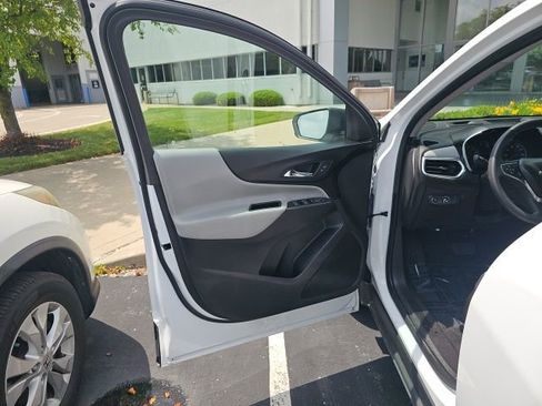 Used 2024 Chevrolet Equinox LS image 15