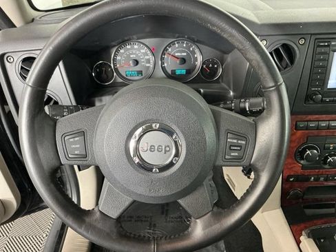 Used 2007 Jeep Commander Limited AWD/4WD image 15