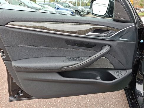 Used 2022 BMW 530i xDrive w/ Premium Package image 12