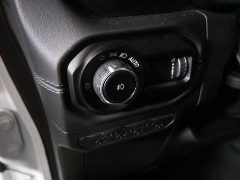 Used 2025 Jeep Wrangler Unlimited Rubicon AWD/4WD image 17