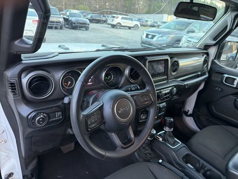 Used 2023 Jeep Gladiator Sport AWD/4WD image 8