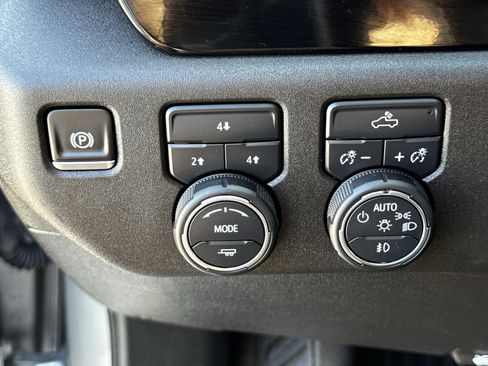 Used 2025 Chevrolet Silverado 2500 LT w/ Convenience Package image 26