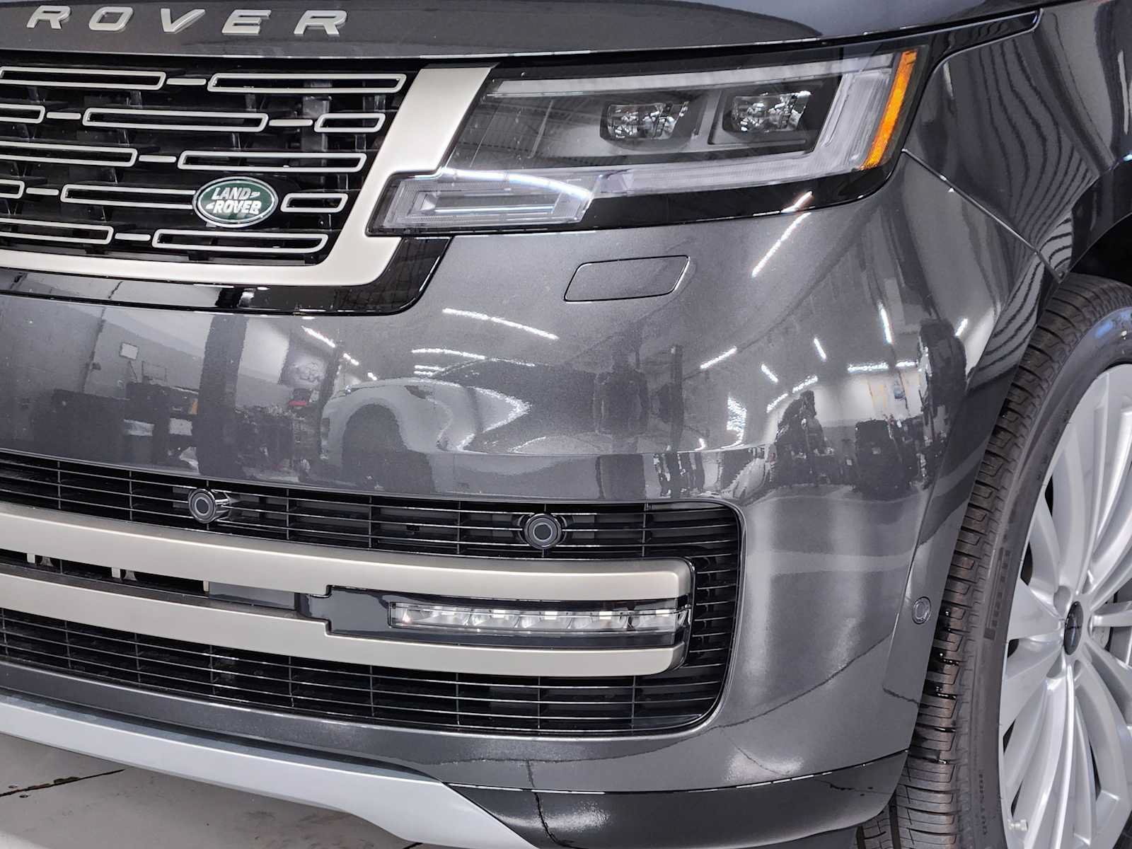 New 2026 Land Rover Range Rover Long Wheelbase SE AWD/4WD image 12
