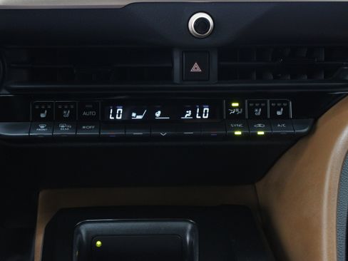 Used 2025 Toyota Crown Signia w/ Advanced Technology Package AWD/4WD image 20