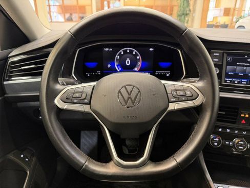 Used 2023 Volkswagen Jetta SE image 8
