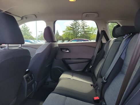 Used 2023 Nissan Rogue SV image 11